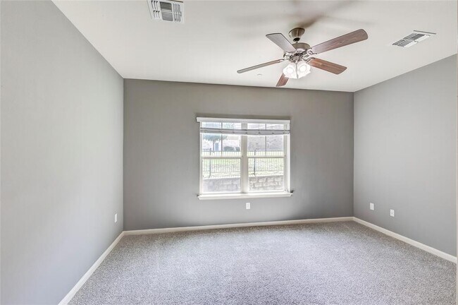 Building Photo - 1620 Bryant Dr