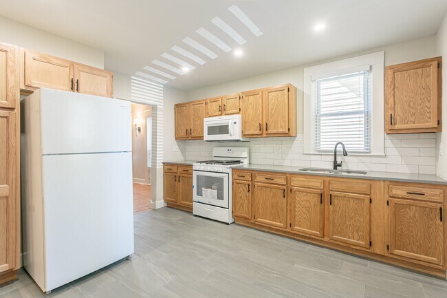 Building Photo - 284 Pearl St