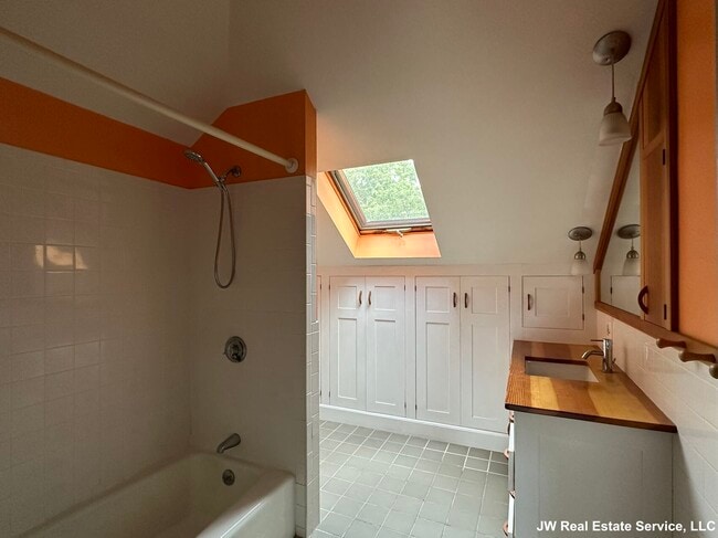 Building Photo - 9 Eddy St