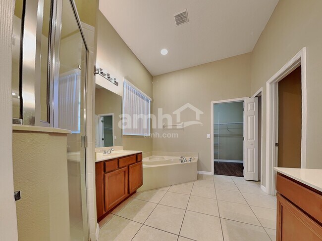 Building Photo - 10016 Caroline Park Dr