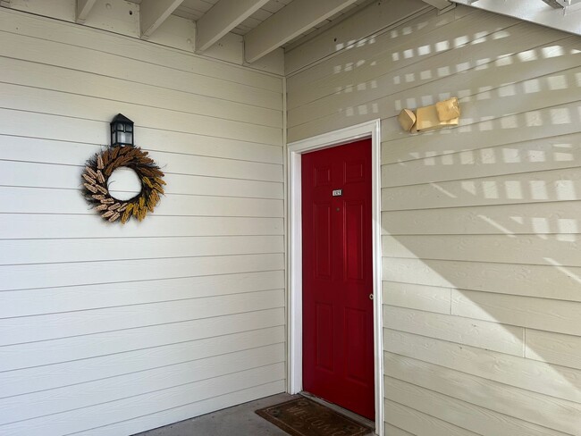 Building Photo - Gated community!  Amenities Galore! Close ...