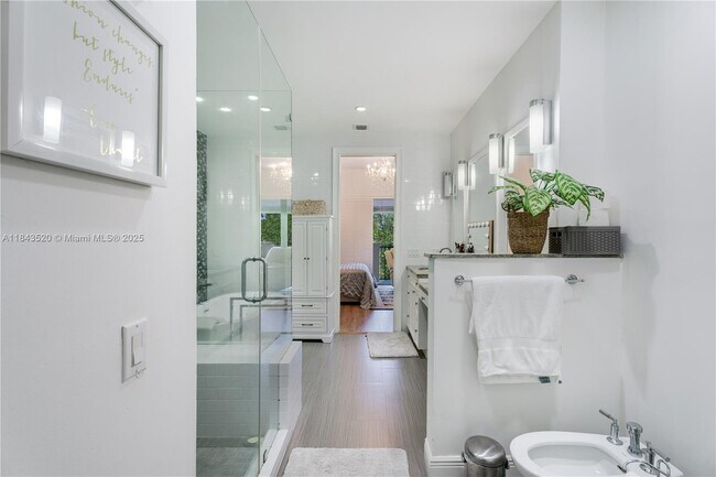 Building Photo - 6222 Paradise Point Dr