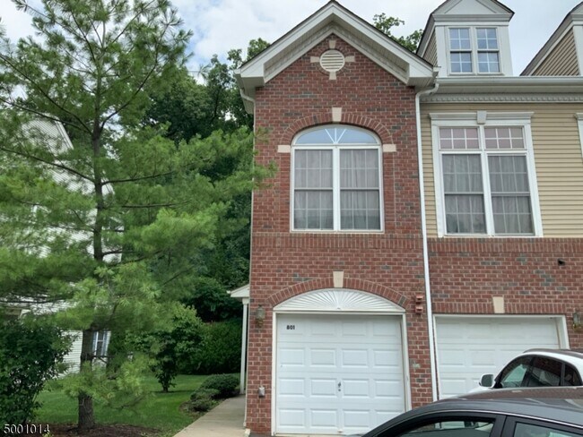 Building Photo - 801 Donato Cir