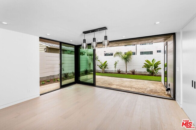 Building Photo - 2714 Highland Ave