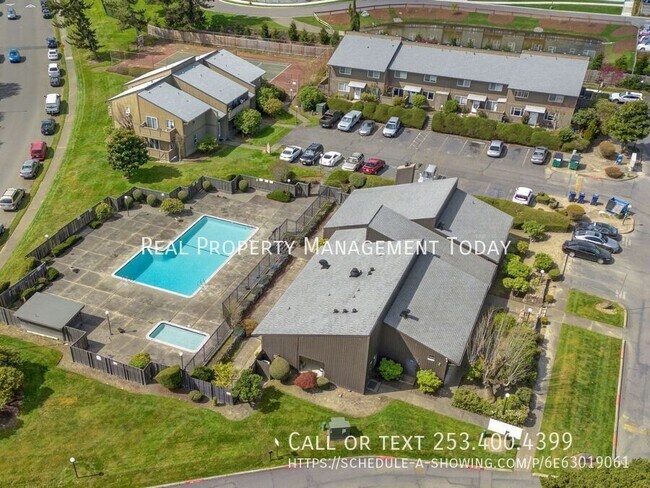 Building Photo - 1505 N Defiance St