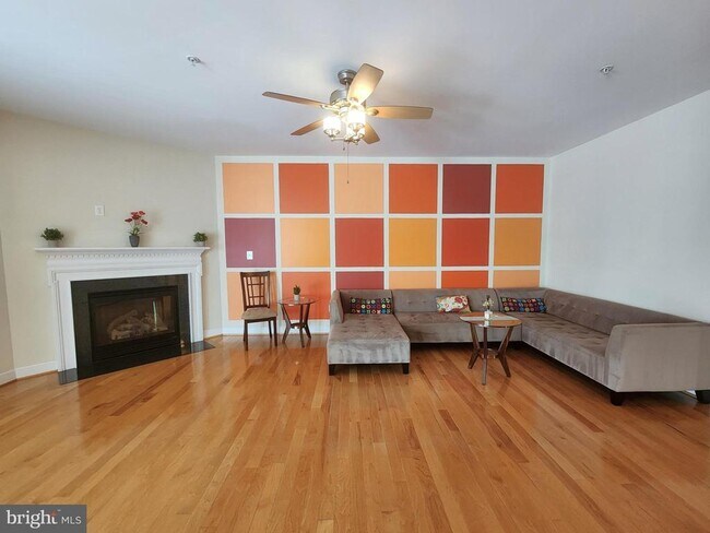 Building Photo - 917 Crestfield Dr