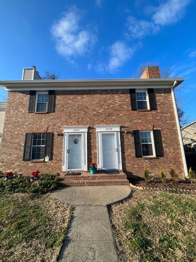 Building Photo - Recently Renovated Hendersonville Condo