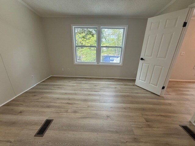 Building Photo - 901 Green Meadow Dr