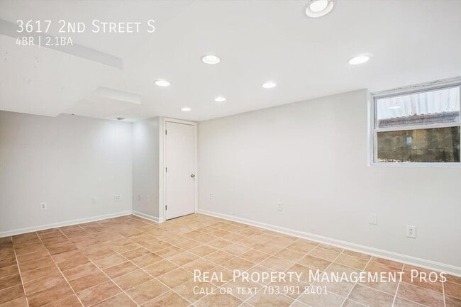 Building Photo - 3617 2nd St S