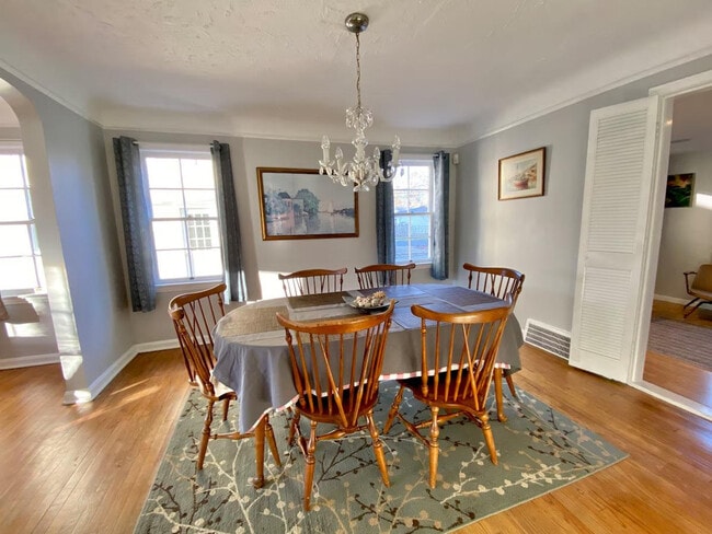 Building Photo - 2336 Canterbury Rd