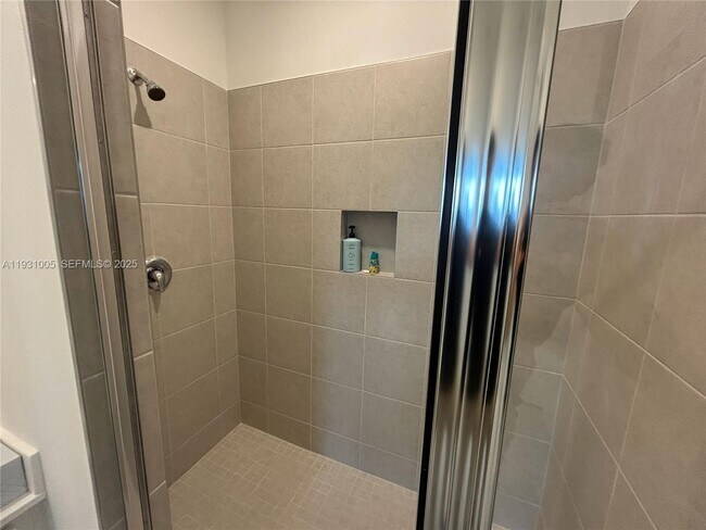 Building Photo - 345 SE Crossoak Ln