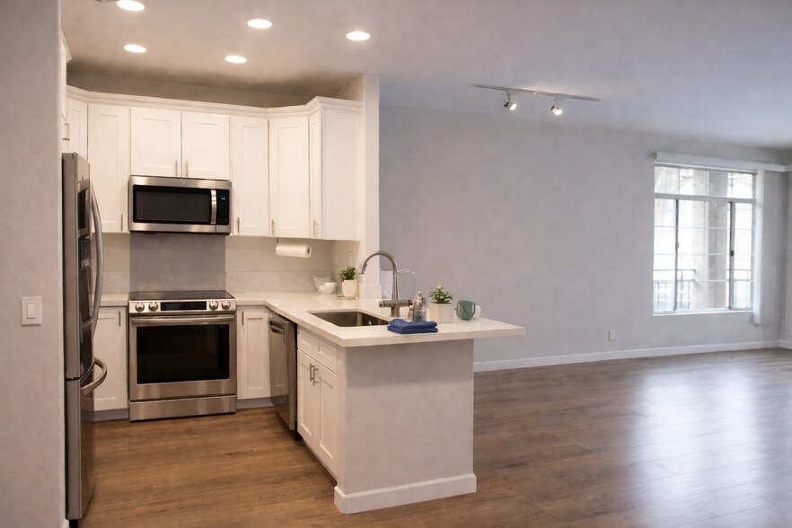 Kitchen - 550 Camino de la Reina