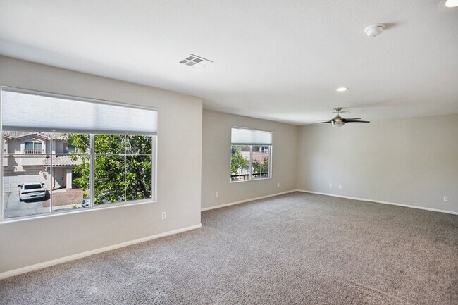 Building Photo - Southwest Pool Home With First Floor Bed And Bath