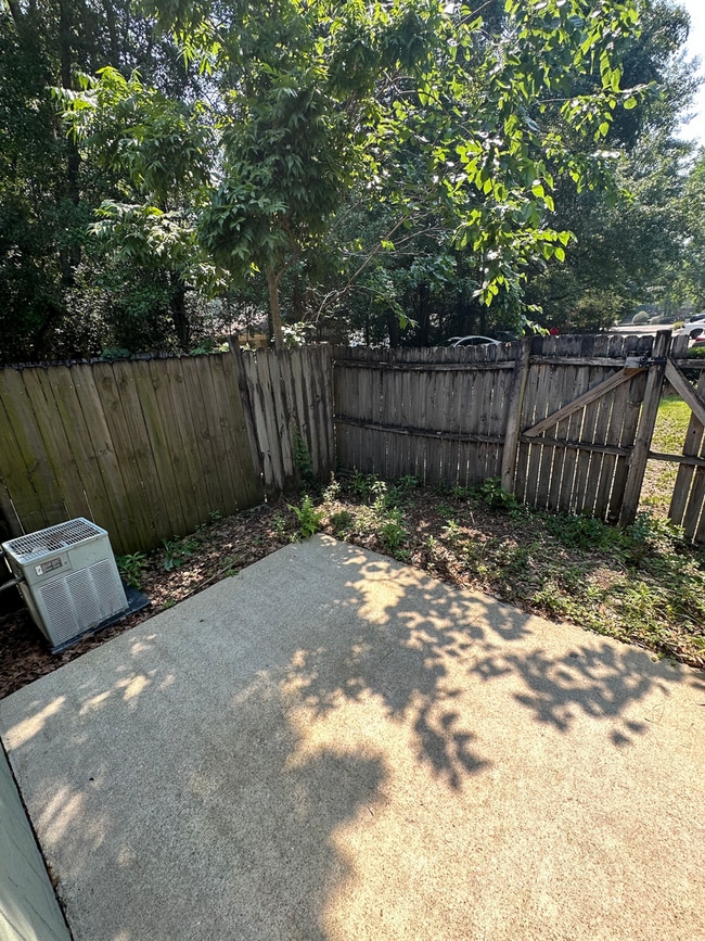 Building Photo - 218 White Dr