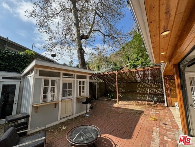 Building Photo - 1636 N Beverly Glen Blvd