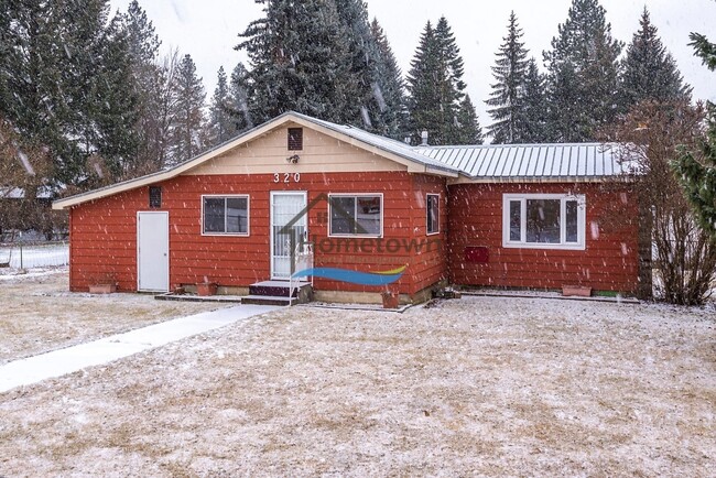 Primary Photo - 3 Bed 2 Bath Country Home with Fenced Yard...