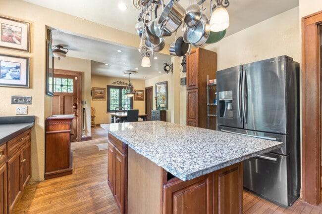 Building Photo - 2260 5th Ave