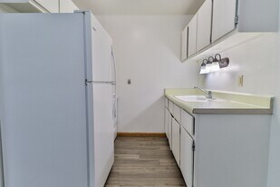 Kitchen Area Featuring Efficient Appliances - Alverno Pool Apartments