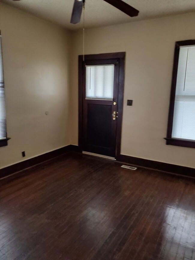 Building Photo - 2 Bed/1Bath house