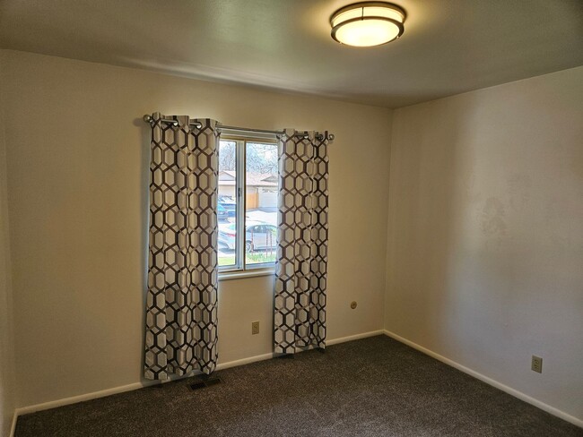Building Photo - Newly remodeled Ranch Style Home With Huge...