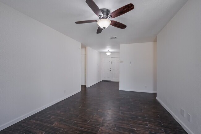 Building Photo - 6967 Sunset Village Dr