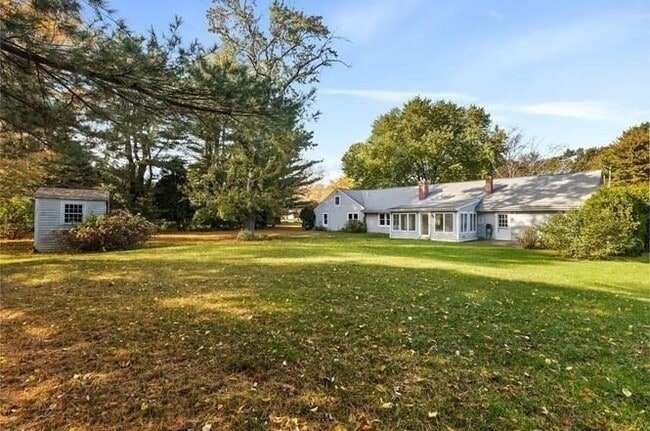 Building Photo - 10 Pine Grove Rd