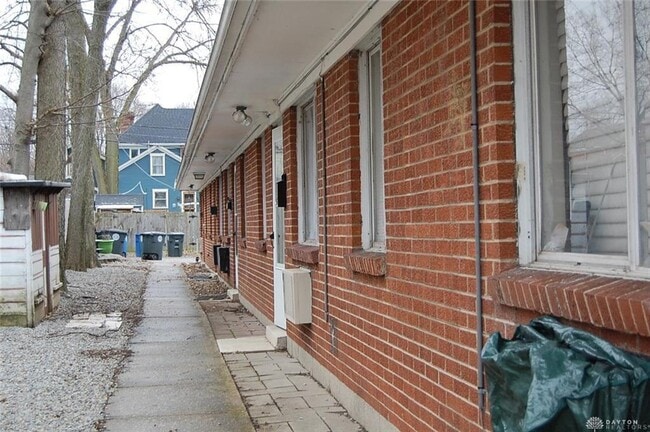 Building Photo - 246 Oak St