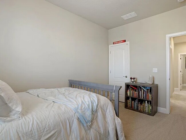 Building Photo - 2742 Carnation Way