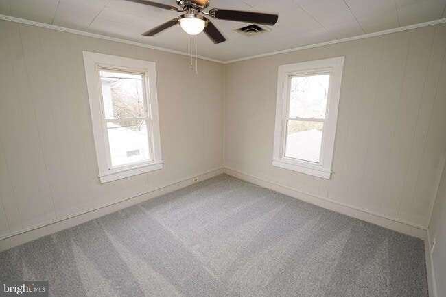 Building Photo - 305 E Pine St