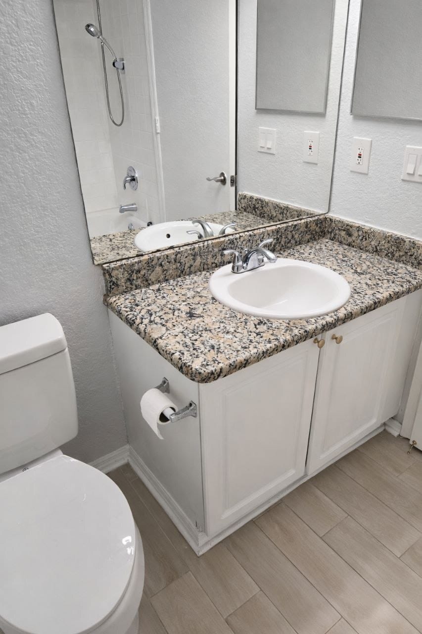 Building Photo - 2550 N Alafaya Trl