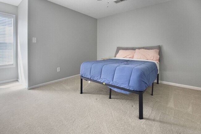 Building Photo - Pet Friendly Four Bedroom with Bonus!