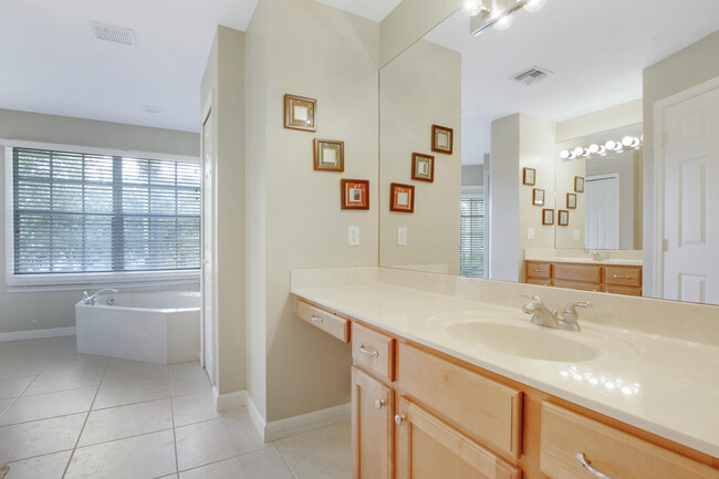 Building Photo - 8210 Calterra Dr