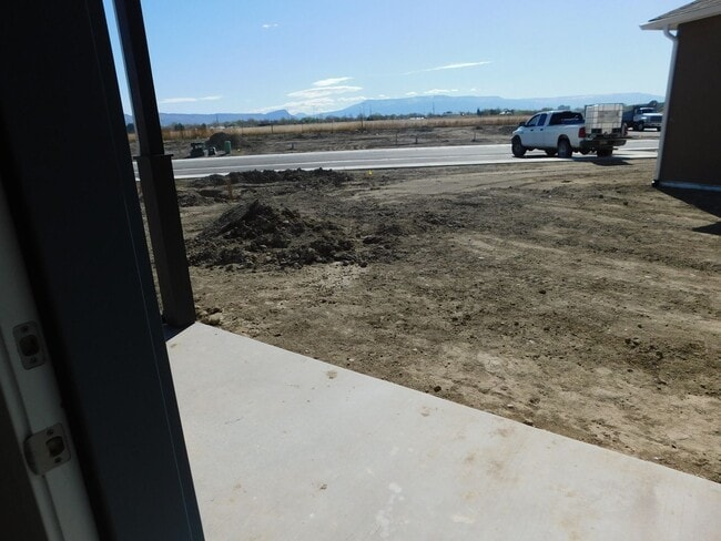 Building Photo - WALKING DISTANCE TO COMMUNITY