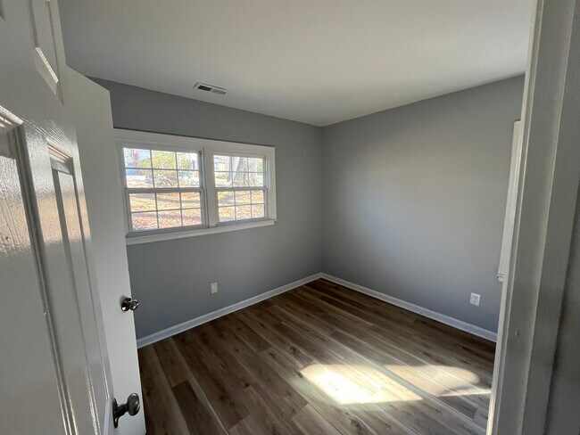 Building Photo - 7613 Mine Valley Rd