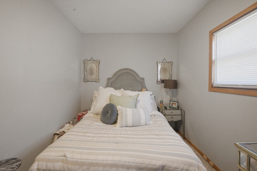 Building Photo - 844 N Wood St