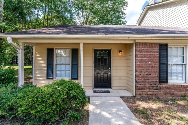 Building Photo - 1704 Hunting Creek Dr SE