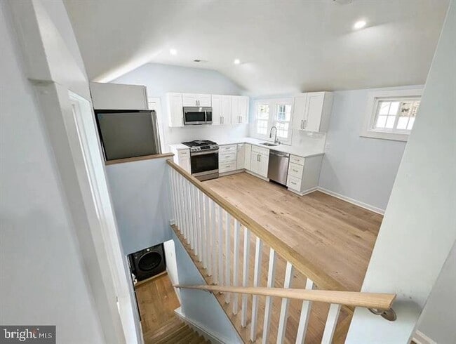 Building Photo - 306 Farnsworth Ave