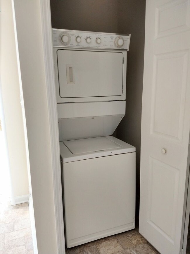 Building Photo - 63 Pirates Cove Dr