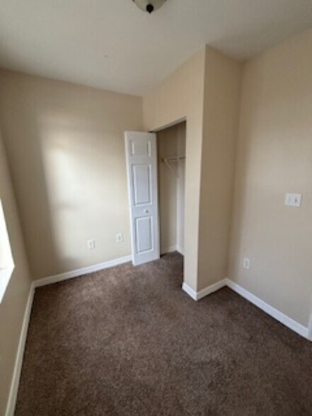 Building Photo - 212 S Loudon Ave