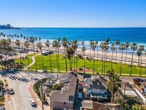 Building Photo - 8405 El Paseo Grande