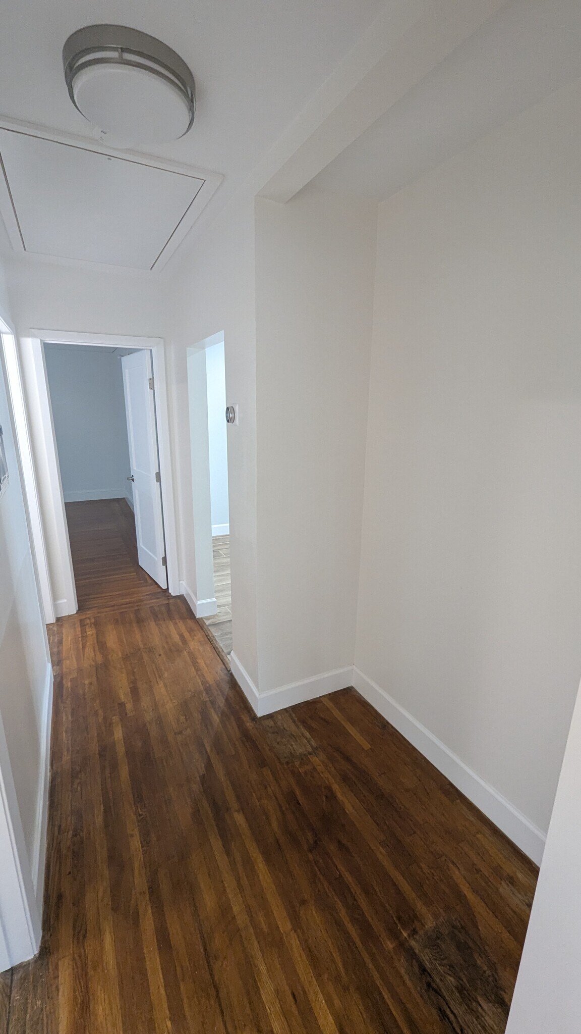 Building Photo - 552 45 St