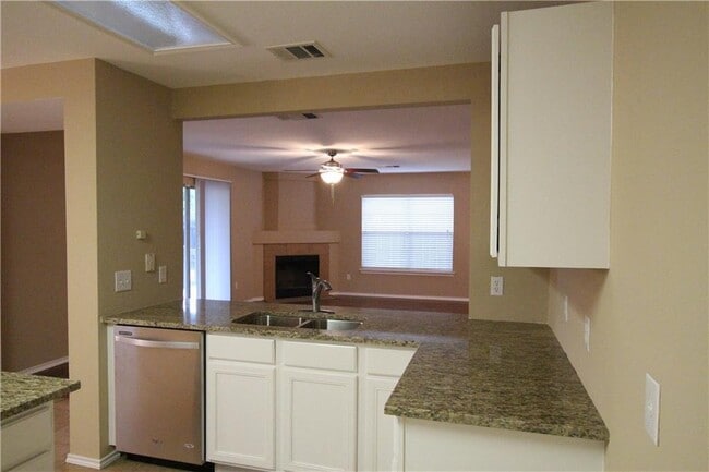 Building Photo - 207 Sunny Brook Dr