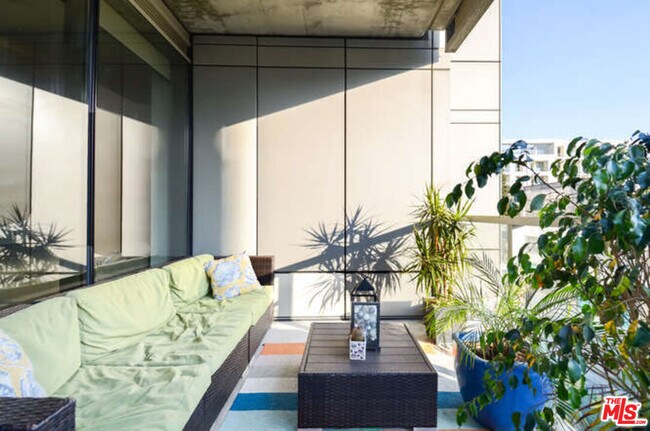 Building Photo - 1155 S Grand Ave