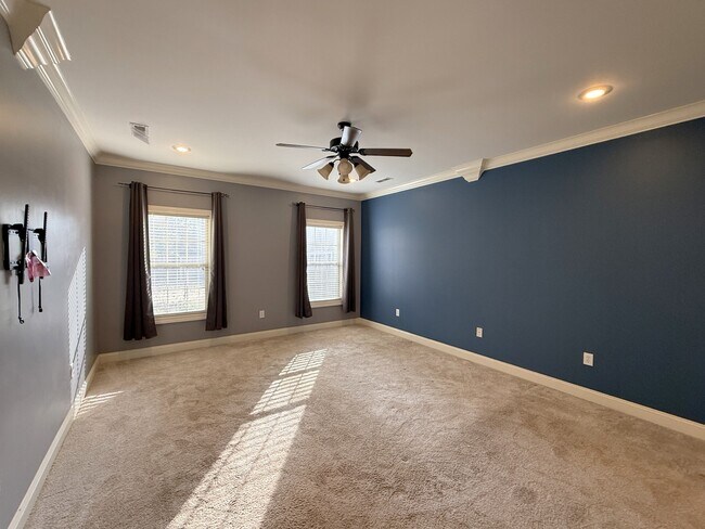 Building Photo - 118 Crystal Lake Dr