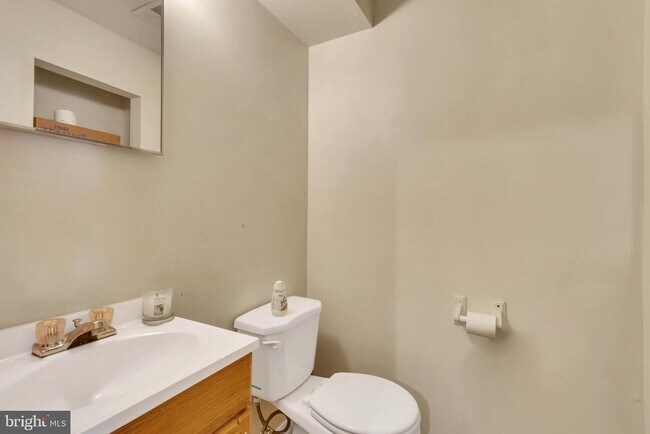 Building Photo - 17 Beau Rivage Dr