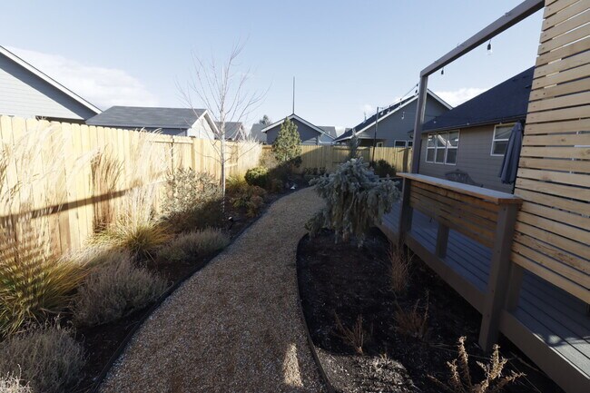 Building Photo - Be the first one to RENT this home! 3 bedrooms, 2 bathrooms, SINGLE LEVEL home with beautiful Lan...