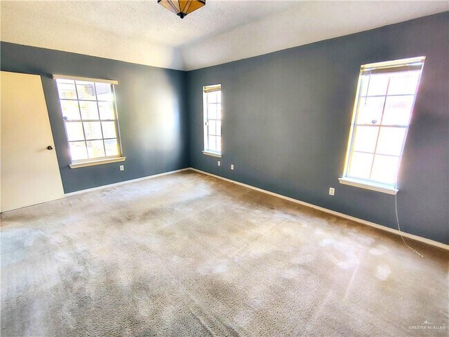 Building Photo - 17 Martin Ave