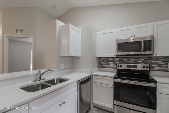 Building Photo - 6145 Banyan St