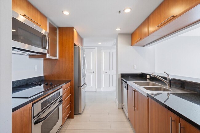 Building Photo - 610 W Las Olas Blvd
