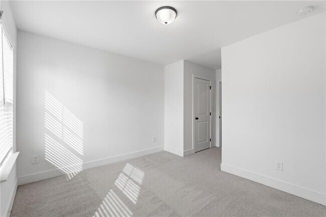 Building Photo - 1883 Plainsboro Dr